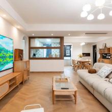 128㎡原木中古風(fēng)：巧用留白與軟裝，打造通透舒適居所！