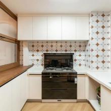 128㎡原木中古風(fēng)：巧用留白與軟裝，打造通透舒適居所！