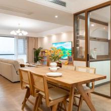 128㎡原木中古風(fēng)：巧用留白與軟裝，打造通透舒適居所！