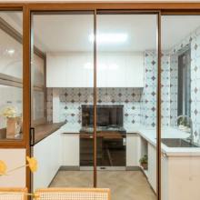 128㎡原木中古風(fēng)：巧用留白與軟裝，打造通透舒適居所！