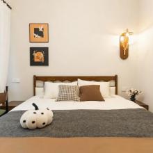 128㎡原木中古風(fēng)：巧用留白與軟裝，打造通透舒適居所！