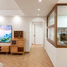 128㎡原木中古風(fēng)：巧用留白與軟裝，打造通透舒適居所！