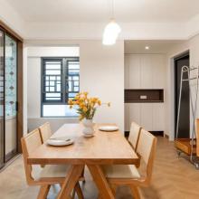 128㎡原木中古風(fēng)：巧用留白與軟裝，打造通透舒適居所！