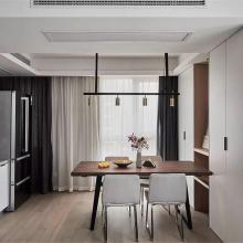 84平的小戶型二居室，客廳里有個長飄窗，輕松擴容