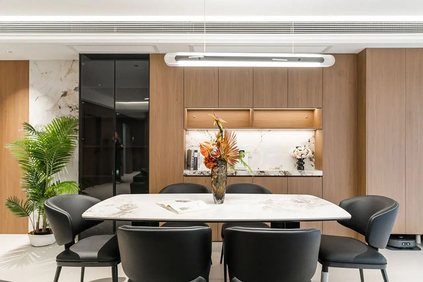 142㎡意式輕奢風：木質勾勒溫潤質感，細節(jié)打造理想人居！